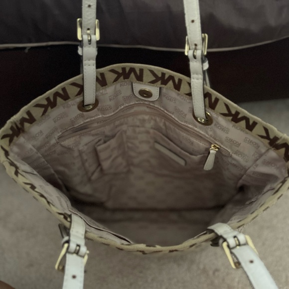 Mk handbag - Picture 2 of 2